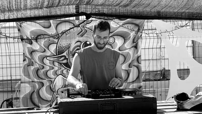 SHALYO at the decks